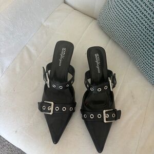 REALLY COOL BLACK POINTED MULE WITH KITTEN HEEL/NWOT